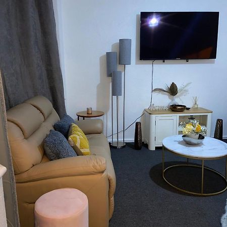 Handsworth Home - 2 Bedroomed เชฟฟิลด์ ภายนอก รูปภาพ