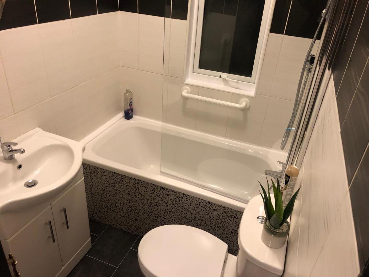 Handsworth Home - 2 Bedroomed เชฟฟิลด์ ภายนอก รูปภาพ