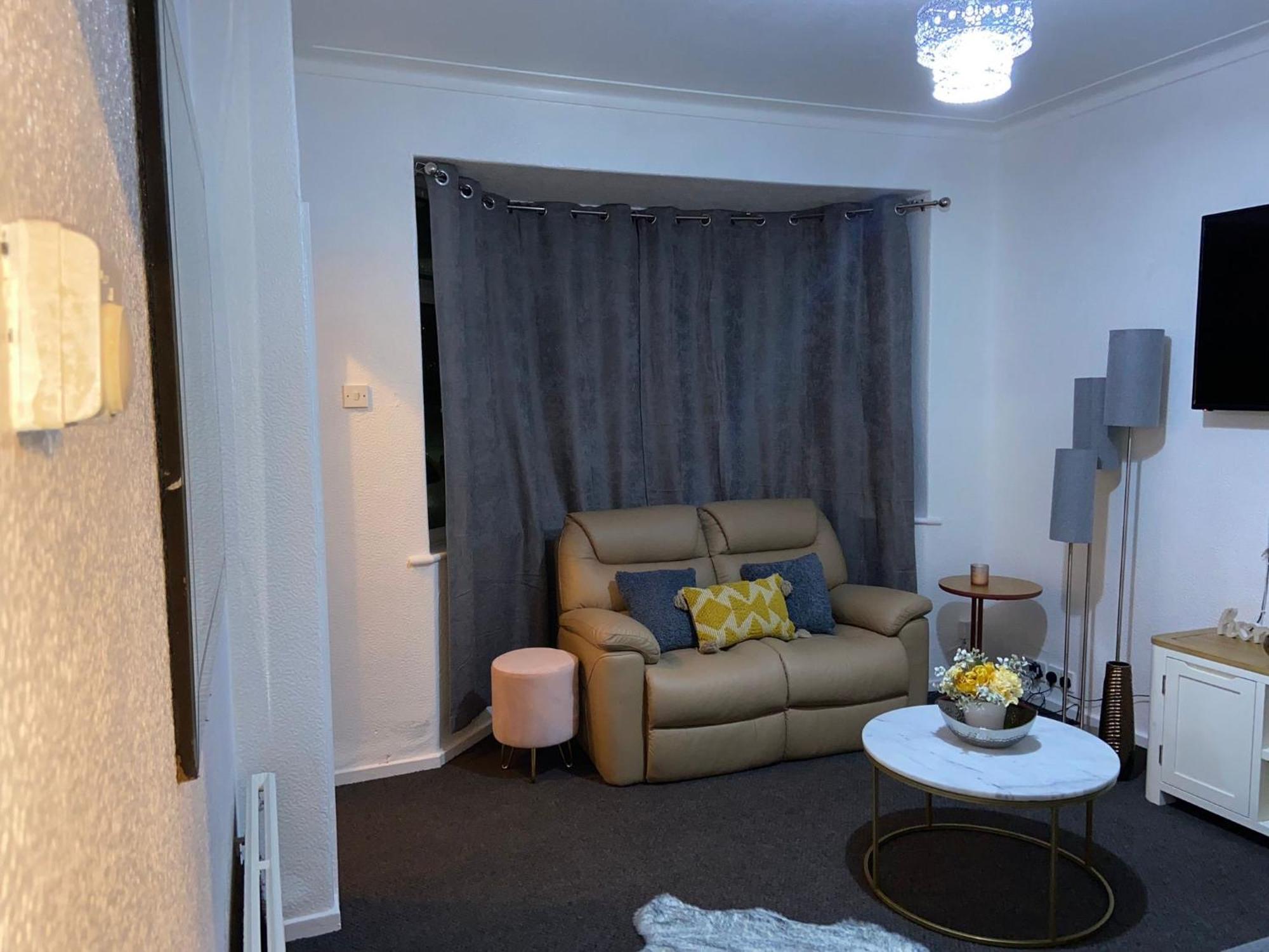 Handsworth Home - 2 Bedroomed เชฟฟิลด์ ภายนอก รูปภาพ