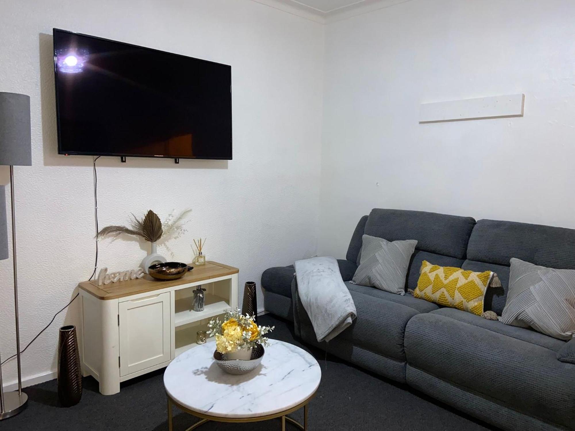 Handsworth Home - 2 Bedroomed เชฟฟิลด์ ภายนอก รูปภาพ