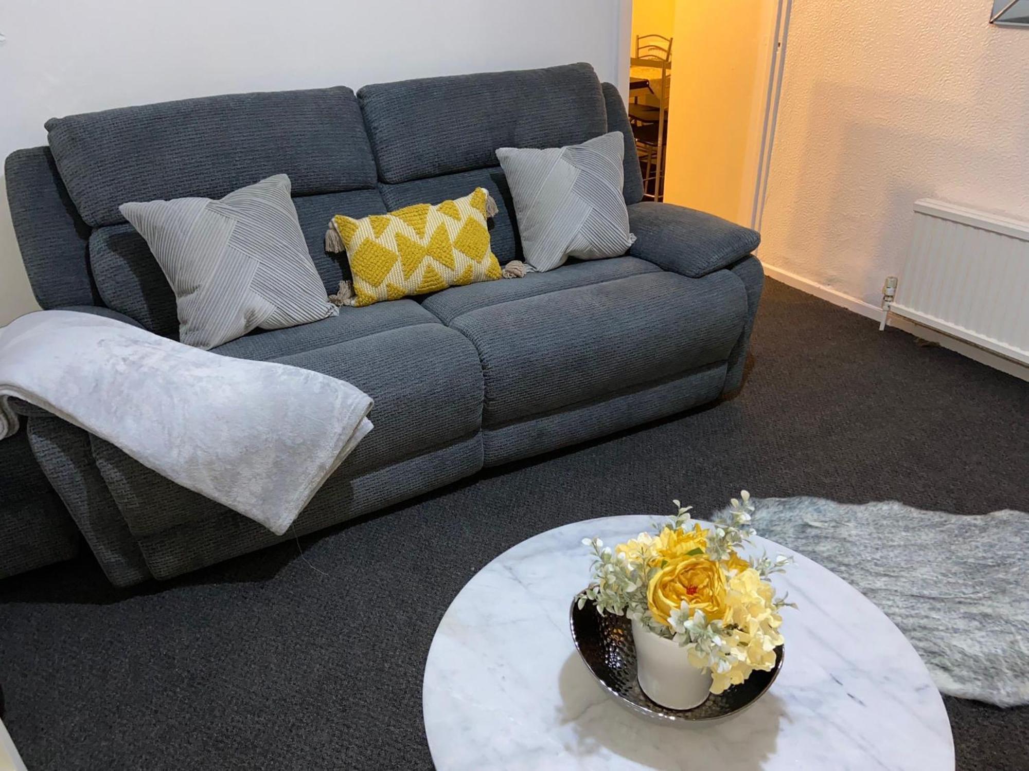 Handsworth Home - 2 Bedroomed เชฟฟิลด์ ภายนอก รูปภาพ